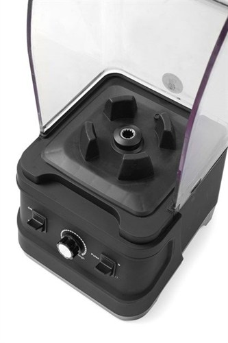 Bar blender with sound enclosure