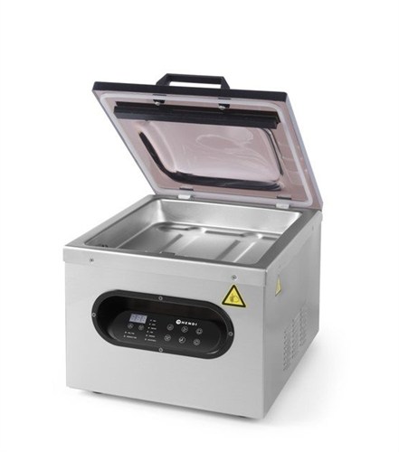 Vacuum chamber packaging machine