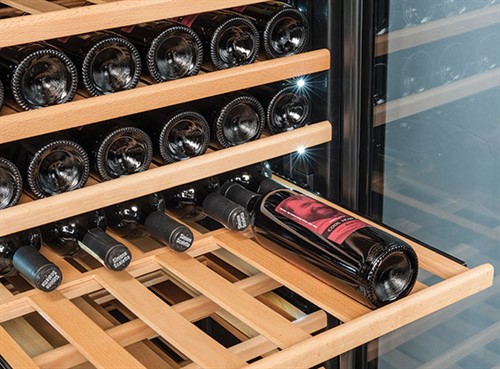 Justerbara trähyllplan