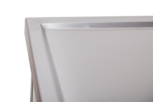 Nedsänkt kant för vattenavrinning