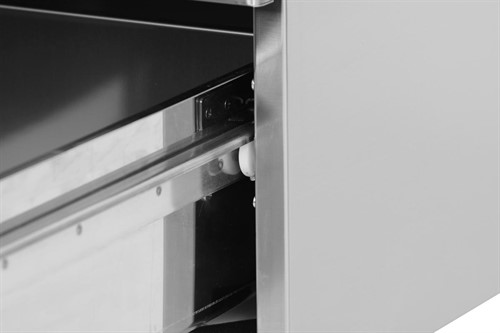 Detaljbild på skenan på skåp PZ-60-L