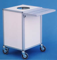 Avfallsvagn med en säckhållare