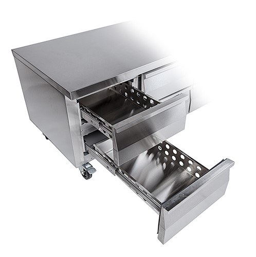 Öppna draglådor på grillkylbänk